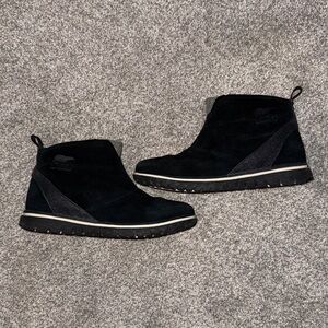 Sorel Black and Gray Waterproof Suede Ankle Boots. Size 6